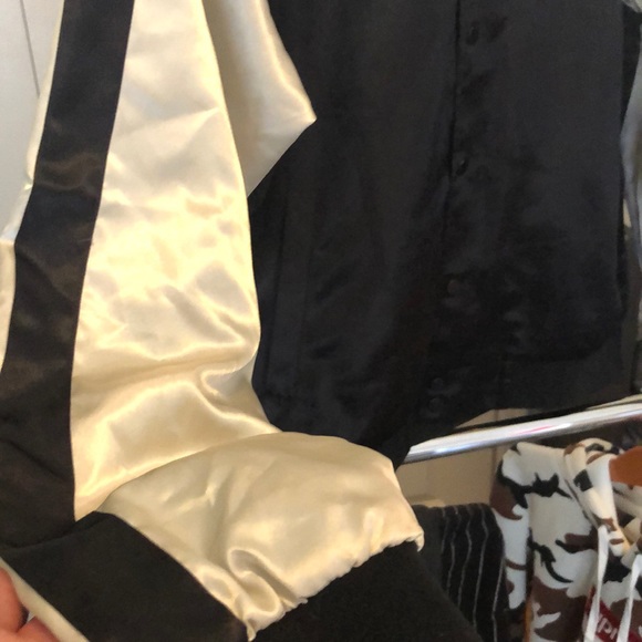 F21 satin bomber - Picture 3 of 7